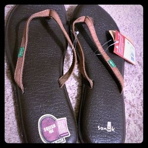 Sanuk yoga mat flip flops